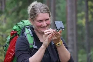 Termine und Preise Outdoorguide Ausbildung Frau mit Kompass